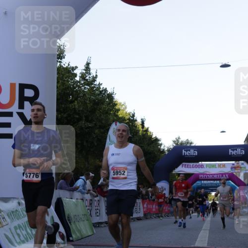 06.09.2026 - CURREX Alsterlauf Yannick Fuchs http://msf.ph/oto/10135258 06.09.2026 09:43:16 Ziel 2137, 2907, 3366, 3572, 3753, 4016, 5649, 5776, 5904, 5952, 5955, 5963, 6002, 6104, 8233, 8330 meine-sportfotos.de