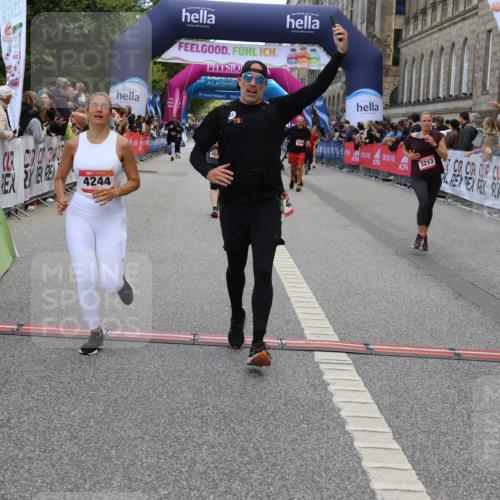 06.09.2026 - CURREX Alsterlauf Strokosch-Dieckow http://msf.ph/oto/10135426 06.09.2026 10:10:01 Ziel 2467, 3163, 3213, 3326, 4242, 4244, 4507, 5733 meine-sportfotos.de