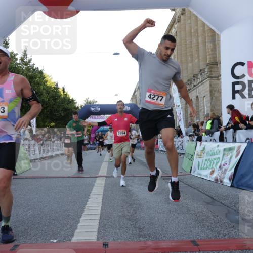 06.09.2026 - CURREX Alsterlauf Yannick Fuchs http://msf.ph/oto/10135564 06.09.2026 09:44:05 Ziel 2139, 2250, 2723, 3269, 3702, 3905, 3994, 4157, 4277, 4893, 5062, 5168, 5402, 5606, 6060, 6102 meine-sportfotos.de