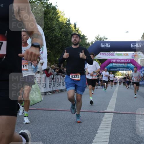 06.09.2026 - CURREX Alsterlauf Yannick Fuchs http://msf.ph/oto/10135640 06.09.2026 09:44:11 Ziel 2139, 2250, 2699, 2723, 3010, 3702, 3994, 4157, 4277, 4893, 5114, 5168, 5402, 5530, 5606, 8127, 8328 meine-sportfotos.de