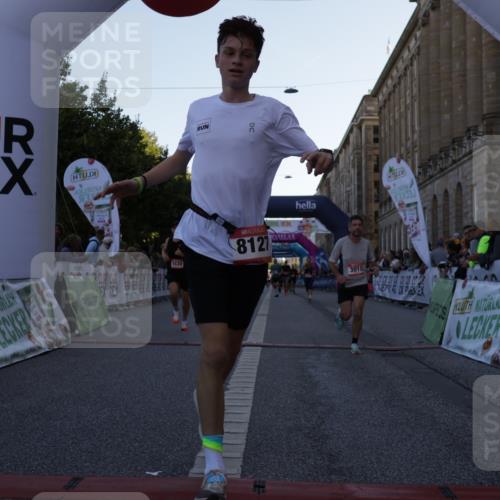 06.09.2026 - CURREX Alsterlauf Yannick Fuchs http://msf.ph/oto/10135669 06.09.2026 09:44:13 Ziel 2139, 2250, 2699, 2723, 3010, 3702, 3994, 4157, 4838, 5114, 5168, 5530, 5606, 8127, 8328 meine-sportfotos.de