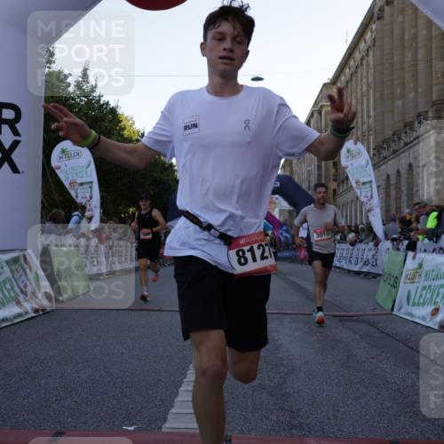 06.09.2026 - CURREX Alsterlauf Yannick Fuchs http://msf.ph/oto/10135672 06.09.2026 09:44:13 Ziel 2139, 2250, 2699, 2723, 3010, 3702, 3994, 4157, 4838, 5114, 5168, 5530, 5606, 8127, 8328 meine-sportfotos.de