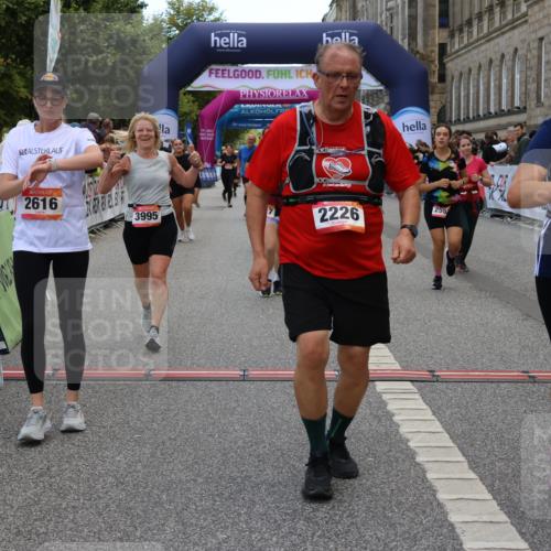 06.09.2026 - CURREX Alsterlauf Strokosch-Dieckow http://msf.ph/oto/10135773 06.09.2026 10:10:56 Ziel 2226, 2312, 2365, 2417, 2427, 2552, 2566, 2616, 2732, 2734, 2982, 3348, 3685, 3687, 3840, 3995, 5141, 5142, 5555, 5898, 6088, 6434 meine-sportfotos.de