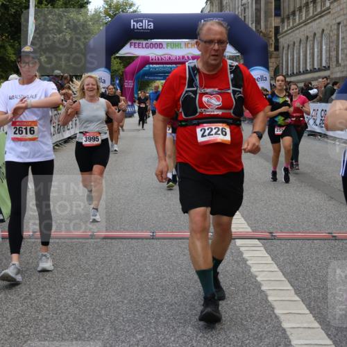 06.09.2026 - CURREX Alsterlauf Strokosch-Dieckow http://msf.ph/oto/10135776 06.09.2026 10:10:56 Ziel 2226, 2312, 2365, 2417, 2427, 2552, 2566, 2616, 2732, 2734, 2982, 3348, 3685, 3687, 3840, 3995, 5141, 5142, 5555, 5898, 6088, 6434 meine-sportfotos.de