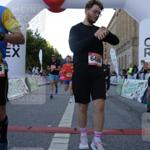 06.09.2026 - CURREX Alsterlauf Yannick Fuchs http://msf.ph/oto/10135794 06.09.2026 09:44:23 Ziel 2186, 2699, 3331, 3355, 3564, 3717, 4187, 4838, 4862, 4928, 5443, 5477, 5626, 5710, 5722, 5974, 6047, 6484, 6485, 6486, 8302 meine-sportfotos.de