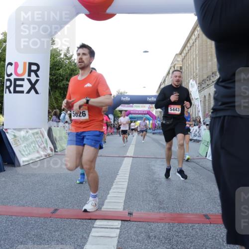 06.09.2026 - CURREX Alsterlauf Yannick Fuchs http://msf.ph/oto/10135802 06.09.2026 09:44:23 Ziel 2186, 2699, 3331, 3355, 3564, 3717, 4187, 4838, 4862, 4928, 5443, 5477, 5626, 5710, 5722, 5974, 6047, 6484, 6485, 6486, 8302 meine-sportfotos.de