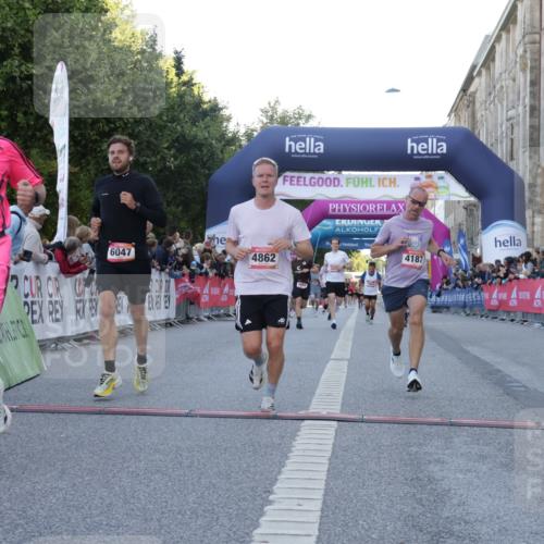 06.09.2026 - CURREX Alsterlauf Yannick Fuchs http://msf.ph/oto/10135817 06.09.2026 09:44:25 Ziel 2186, 3331, 3355, 3564, 3717, 4187, 4669, 4838, 4862, 4928, 5443, 5477, 5626, 5710, 5722, 5974, 6047, 6484, 6485, 6486, 8302 meine-sportfotos.de