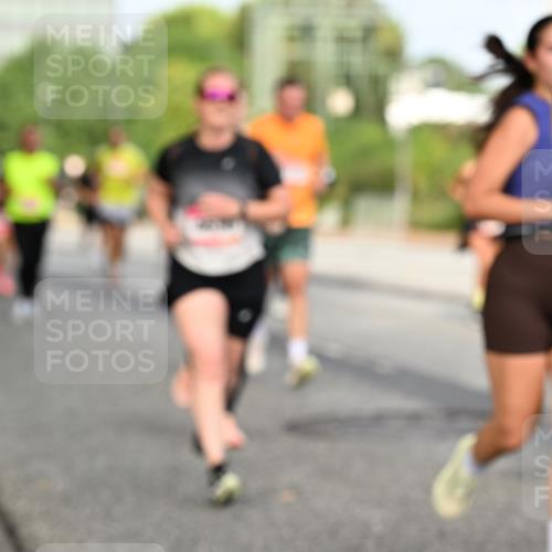 06.09.2026 - CURREX Alsterlauf Dr. Thomas Lammeyer http://msf.ph/oto/10135951 06.09.2026 10:00:45 Laufen  meine-sportfotos.de