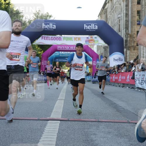 06.09.2026 - CURREX Alsterlauf Yannick Fuchs http://msf.ph/oto/10136015 06.09.2026 09:44:32 Ziel 2894, 3503, 3545, 4133, 4187, 4203, 4597, 4669, 4862, 5271, 5453, 5477, 5864, 6047, 6366, 8097, 8216 meine-sportfotos.de