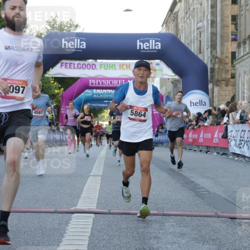 06.09.2026 - CURREX Alsterlauf Yannick Fuchs http://msf.ph/oto/10136032 06.09.2026 09:44:32 Ziel 2894, 3503, 3545, 4133, 4187, 4203, 4597, 4669, 4862, 5271, 5453, 5477, 5864, 6047, 6366, 8097, 8216 meine-sportfotos.de