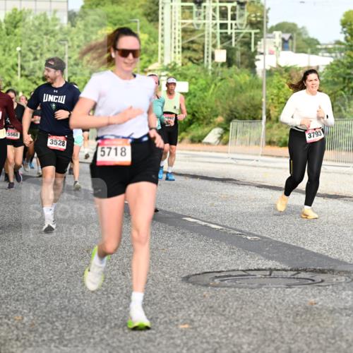 06.09.2026 - CURREX Alsterlauf Dr. Thomas Lammeyer http://msf.ph/oto/10136144 06.09.2026 10:01:04 Laufen 5329, 4516, 3527, 5568, 3528, 5718, 892, 3793 meine-sportfotos.de