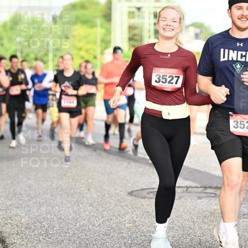 06.09.2026 - CURREX Alsterlauf Dr. Thomas Lammeyer http://msf.ph/oto/10136178 06.09.2026 10:01:07 Laufen 3527, 3528 meine-sportfotos.de