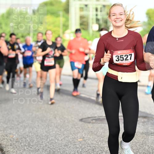 06.09.2026 - CURREX Alsterlauf Dr. Thomas Lammeyer http://msf.ph/oto/10136180 06.09.2026 10:01:08 Laufen 3527, 3528 meine-sportfotos.de