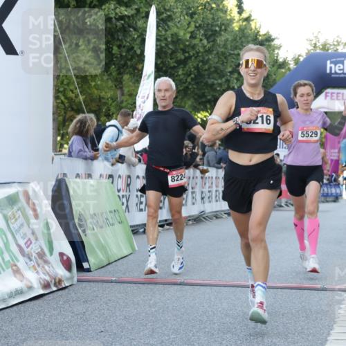 06.09.2026 - CURREX Alsterlauf Yannick Fuchs http://msf.ph/oto/10136222 06.09.2026 09:44:37 Ziel 2894, 3445, 3503, 3545, 4133, 4203, 4597, 4669, 5271, 5453, 5529, 5864, 6201, 6366, 8097, 8216, 8224 meine-sportfotos.de