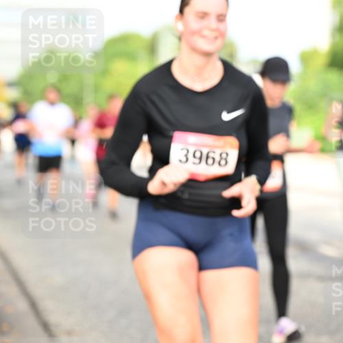 06.09.2026 - CURREX Alsterlauf Dr. Thomas Lammeyer http://msf.ph/oto/10136255 06.09.2026 10:01:14 Laufen 3968 meine-sportfotos.de