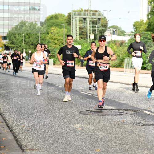 06.09.2026 - CURREX Alsterlauf Dr. Thomas Lammeyer http://msf.ph/oto/10136342 06.09.2026 10:01:23 Laufen 8099, 4408, 6392, 4994, 3711, 36 meine-sportfotos.de