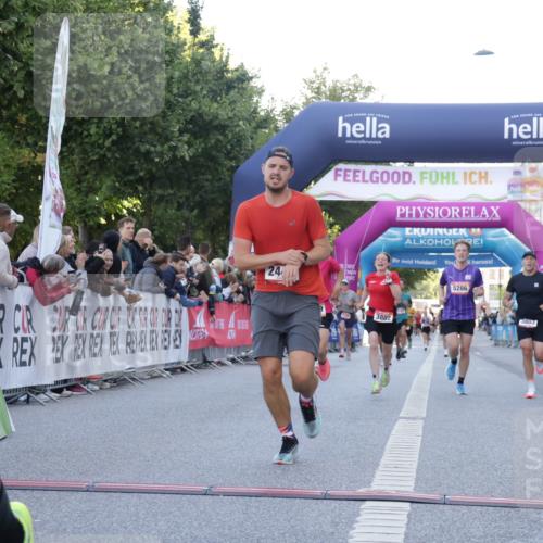06.09.2026 - CURREX Alsterlauf Yannick Fuchs http://msf.ph/oto/10136534 06.09.2026 09:44:45 Ziel 2442, 3226, 3445, 3671, 3802, 3803, 4039, 5286, 5529, 6201, 8224, 8264 meine-sportfotos.de