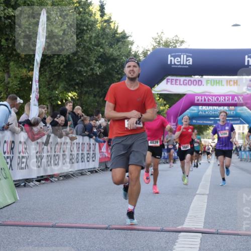 06.09.2026 - CURREX Alsterlauf Yannick Fuchs http://msf.ph/oto/10136552 06.09.2026 09:44:46 Ziel 2442, 2610, 3226, 3445, 3671, 3802, 3803, 4039, 5286, 6201, 8264 meine-sportfotos.de