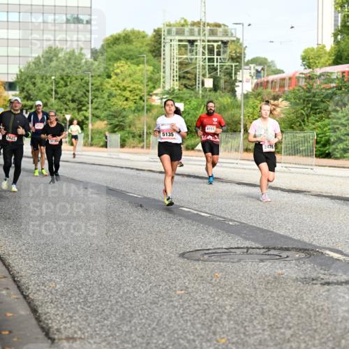 06.09.2026 - CURREX Alsterlauf Dr. Thomas Lammeyer http://msf.ph/oto/10136571 06.09.2026 10:01:43 Laufen 5135, 2625, 373, 4151, 5777, 2476 meine-sportfotos.de