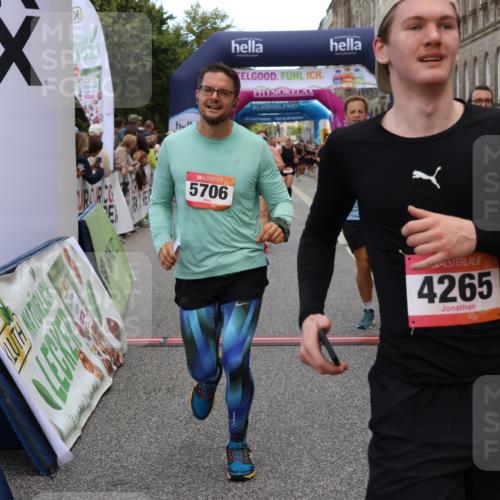 06.09.2026 - CURREX Alsterlauf Strokosch-Dieckow http://msf.ph/oto/10136572 06.09.2026 09:58:46 Ziel 2017, 2034, 2120, 2244, 2711, 2717, 3078, 3691, 4147, 4227, 4256, 4265, 4304, 4356, 4695, 4747, 5205, 5207, 5557, 5706, 5764, 5810, 5964, 6073, 6111 meine-sportfotos.de