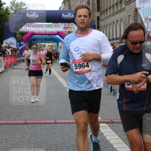 06.09.2026 - CURREX Alsterlauf Strokosch-Dieckow http://msf.ph/oto/10136611 06.09.2026 09:58:47 Ziel 2017, 2034, 2120, 2244, 2711, 2717, 3078, 3691, 4147, 4227, 4256, 4265, 4304, 4356, 4695, 4747, 5205, 5207, 5557, 5706, 5764, 5810, 5964, 6073, 6111 meine-sportfotos.de