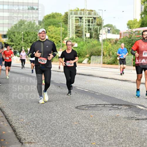06.09.2026 - CURREX Alsterlauf Dr. Thomas Lammeyer http://msf.ph/oto/10136618 06.09.2026 10:01:47 Laufen 3457, 2410, 2625, 373, 4151 meine-sportfotos.de