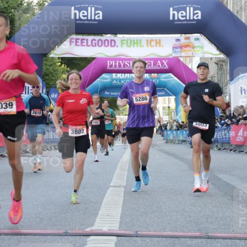 06.09.2026 - CURREX Alsterlauf Yannick Fuchs http://msf.ph/oto/10136621 06.09.2026 09:44:47 Ziel 2442, 2610, 3226, 3445, 3671, 3802, 3803, 4039, 5286, 6201, 8264 meine-sportfotos.de