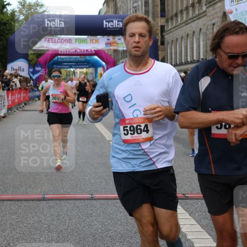 06.09.2026 - CURREX Alsterlauf Strokosch-Dieckow http://msf.ph/oto/10136628 06.09.2026 09:58:47 Ziel 2017, 2034, 2120, 2244, 2711, 2717, 3078, 3691, 4147, 4227, 4256, 4265, 4304, 4356, 4695, 4747, 5205, 5207, 5557, 5706, 5764, 5810, 5964, 6073, 6111 meine-sportfotos.de
