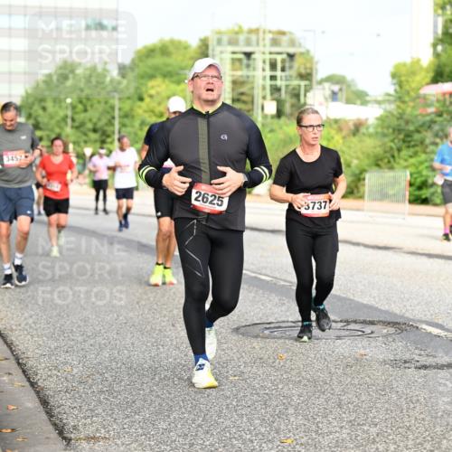 06.09.2026 - CURREX Alsterlauf Dr. Thomas Lammeyer http://msf.ph/oto/10136637 06.09.2026 10:01:49 Laufen 3457, 2625, 3737 meine-sportfotos.de