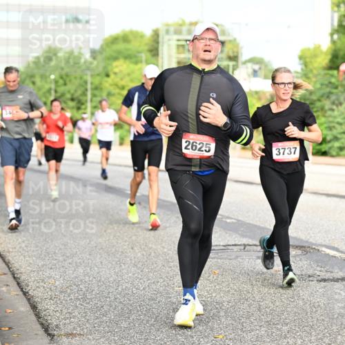 06.09.2026 - CURREX Alsterlauf Dr. Thomas Lammeyer http://msf.ph/oto/10136641 06.09.2026 10:01:49 Laufen 140, 2625, 3737 meine-sportfotos.de