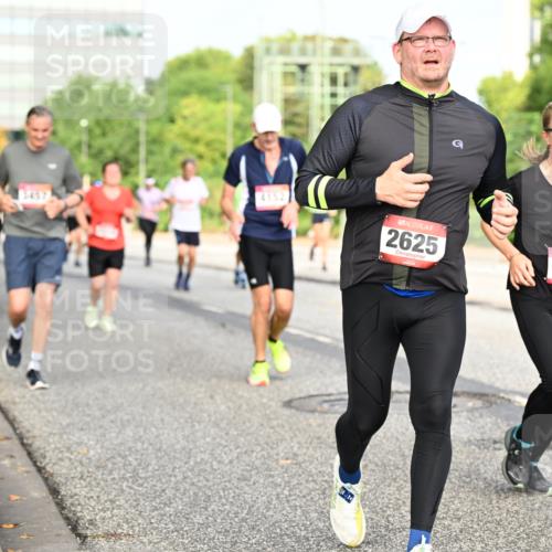 06.09.2026 - CURREX Alsterlauf Dr. Thomas Lammeyer http://msf.ph/oto/10136649 06.09.2026 10:01:50 Laufen 4152, 2625, 3737 meine-sportfotos.de
