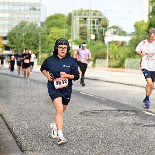 06.09.2026 - CURREX Alsterlauf Dr. Thomas Lammeyer http://msf.ph/oto/10136703 06.09.2026 10:01:55 Laufen 4642, 2267, 4538 meine-sportfotos.de