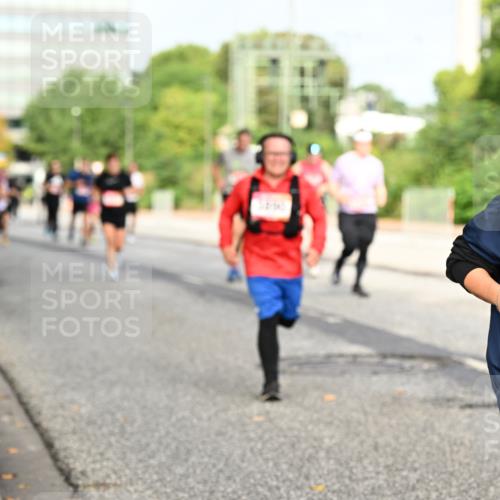 06.09.2026 - CURREX Alsterlauf Dr. Thomas Lammeyer http://msf.ph/oto/10136716 06.09.2026 10:01:56 Laufen 4642 meine-sportfotos.de