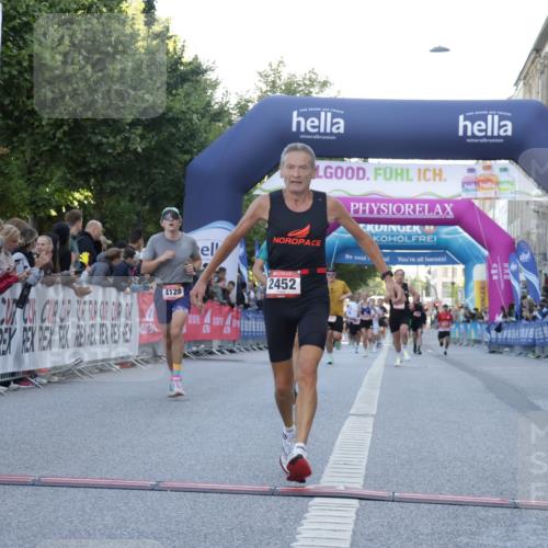 06.09.2026 - CURREX Alsterlauf Yannick Fuchs http://msf.ph/oto/10136755 06.09.2026 09:44:52 Ziel 2442, 2452, 2610, 3226, 3802, 3803, 4039, 4128, 5286, 8264 meine-sportfotos.de