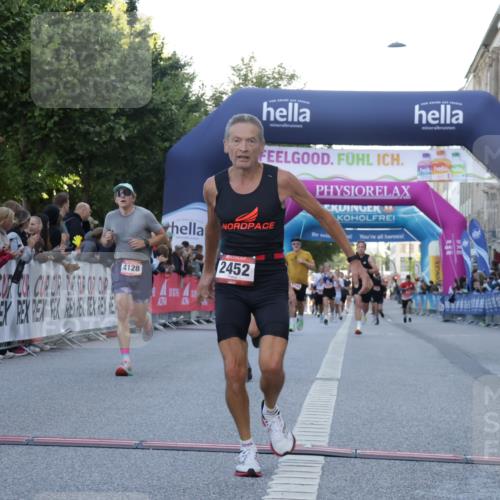 06.09.2026 - CURREX Alsterlauf Yannick Fuchs http://msf.ph/oto/10136772 06.09.2026 09:44:53 Ziel 2442, 2452, 2610, 3802, 3803, 4039, 4128, 5286 meine-sportfotos.de