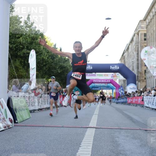 06.09.2026 - CURREX Alsterlauf Yannick Fuchs http://msf.ph/oto/10136795 06.09.2026 09:44:53 Ziel 2442, 2452, 2610, 3802, 3803, 4039, 4128, 5286 meine-sportfotos.de