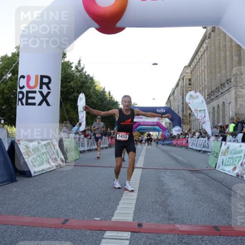06.09.2026 - CURREX Alsterlauf Yannick Fuchs http://msf.ph/oto/10136807 06.09.2026 09:44:53 Ziel 2442, 2452, 2610, 3802, 3803, 4039, 4128, 5286 meine-sportfotos.de