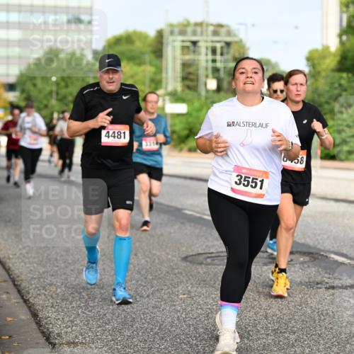06.09.2026 - CURREX Alsterlauf Dr. Thomas Lammeyer http://msf.ph/oto/10136826 06.09.2026 10:02:05 Laufen 4481, 3314, 3551, 6, 58, 5781 meine-sportfotos.de