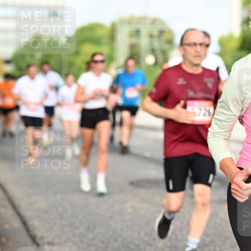 06.09.2026 - CURREX Alsterlauf Dr. Thomas Lammeyer http://msf.ph/oto/10136907 06.09.2026 10:02:12 Laufen 726, 3439 meine-sportfotos.de