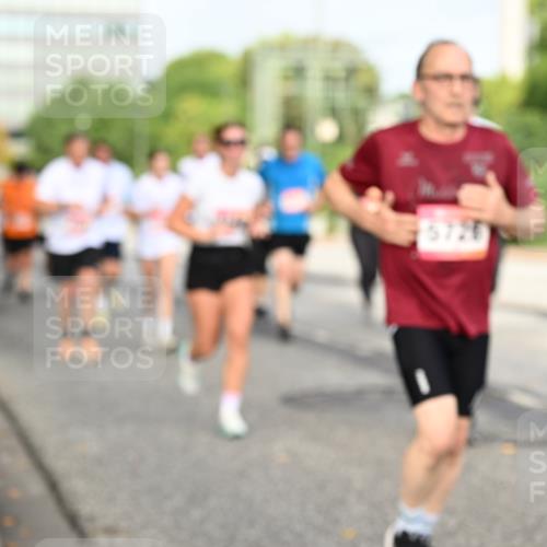 06.09.2026 - CURREX Alsterlauf Dr. Thomas Lammeyer http://msf.ph/oto/10136908 06.09.2026 10:02:13 Laufen 5726 meine-sportfotos.de