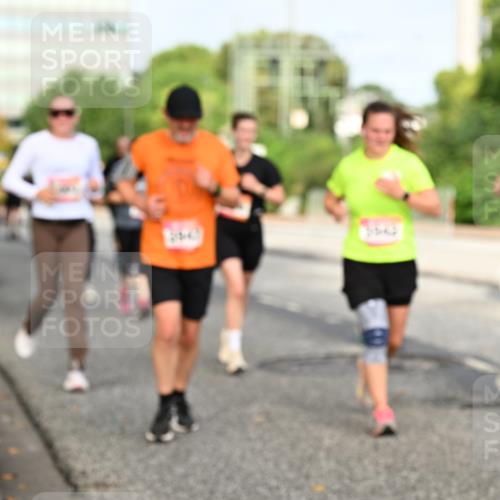 06.09.2026 - CURREX Alsterlauf Dr. Thomas Lammeyer http://msf.ph/oto/10136970 06.09.2026 10:02:18 Laufen  meine-sportfotos.de