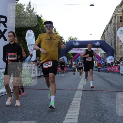 06.09.2026 - CURREX Alsterlauf Yannick Fuchs http://msf.ph/oto/10136975 06.09.2026 09:44:59 Ziel 2452, 3641, 3974, 4011, 4128, 5837, 6243, 6420 meine-sportfotos.de