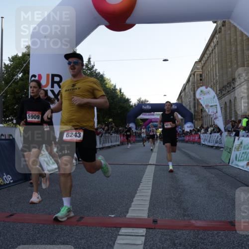 06.09.2026 - CURREX Alsterlauf Yannick Fuchs http://msf.ph/oto/10136981 06.09.2026 09:44:59 Ziel 2452, 3641, 3974, 4011, 4128, 5837, 6243, 6420 meine-sportfotos.de