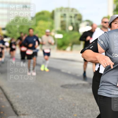 06.09.2026 - CURREX Alsterlauf Dr. Thomas Lammeyer http://msf.ph/oto/10137016 06.09.2026 10:02:22 Laufen 3529 meine-sportfotos.de