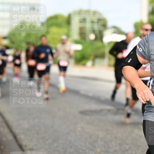 06.09.2026 - CURREX Alsterlauf Dr. Thomas Lammeyer http://msf.ph/oto/10137017 06.09.2026 10:02:22 Laufen 352 meine-sportfotos.de
