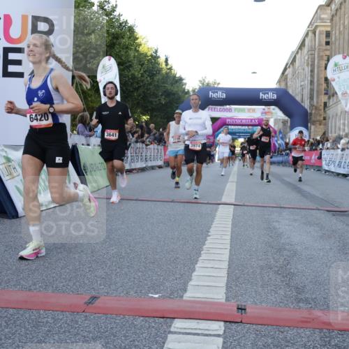 06.09.2026 - CURREX Alsterlauf Yannick Fuchs http://msf.ph/oto/10137075 06.09.2026 09:45:03 Ziel 2289, 2786, 3641, 3767, 3771, 3974, 4011, 4255, 5272, 5837, 6243, 6420 meine-sportfotos.de