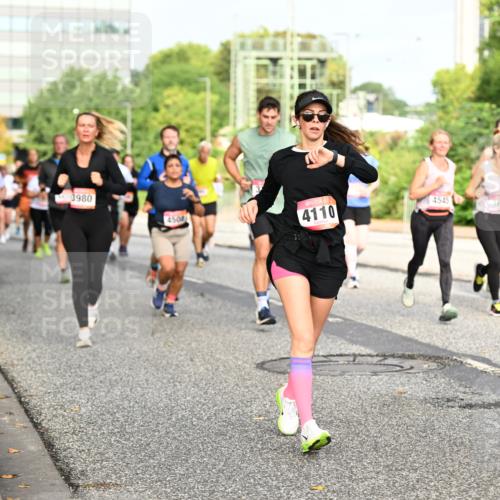 06.09.2026 - CURREX Alsterlauf Dr. Thomas Lammeyer http://msf.ph/oto/10137092 06.09.2026 10:02:30 Laufen 3980, 4504, 4110, 4545, 3677 meine-sportfotos.de