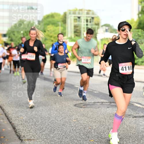 06.09.2026 - CURREX Alsterlauf Dr. Thomas Lammeyer http://msf.ph/oto/10137101 06.09.2026 10:02:31 Laufen 1980, 3337, 4110, 4545 meine-sportfotos.de