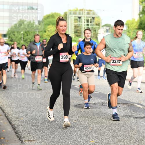 06.09.2026 - CURREX Alsterlauf Dr. Thomas Lammeyer http://msf.ph/oto/10137111 06.09.2026 10:02:32 Laufen 5174, 6433, 3980, 4508, 3337, 2266 meine-sportfotos.de