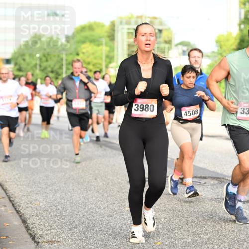06.09.2026 - CURREX Alsterlauf Dr. Thomas Lammeyer http://msf.ph/oto/10137118 06.09.2026 10:02:32 Laufen 3980, 4508, 3337 meine-sportfotos.de